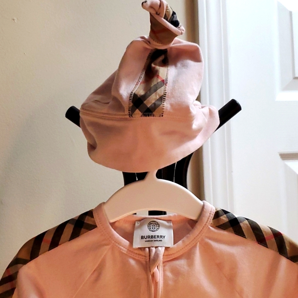 AUTHENTIC BURBERRY INFANT ONESIE SET SZ 1M-3M